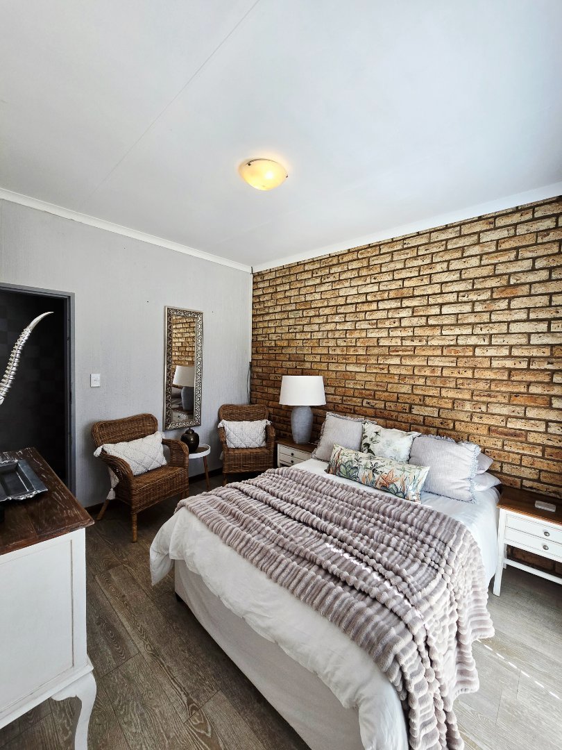 4 Bedroom Property for Sale in Flamwood North West